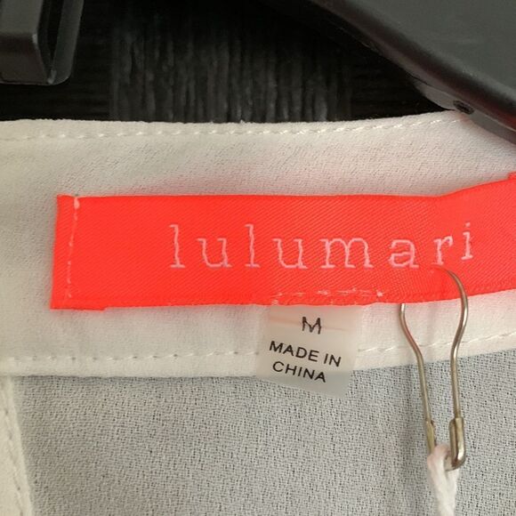 Lulumari Size Medium sleeveless top with beaded detail - Picture 5 of 8